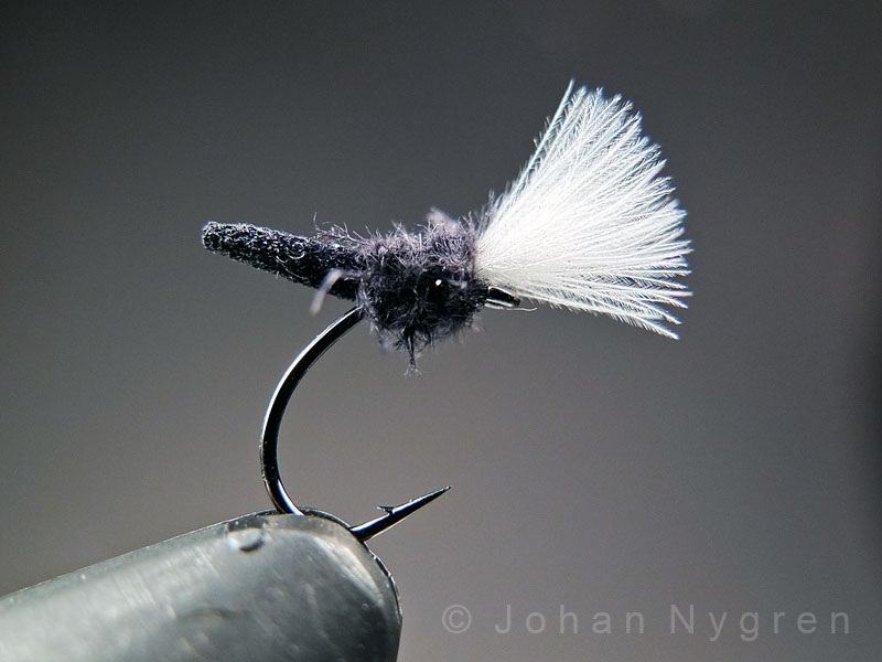 To tie a small fly on an over sized hook – benefits (and some